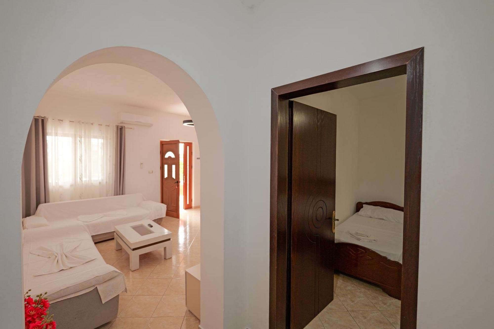 Brahimi Guest House クサミル エクステリア 写真